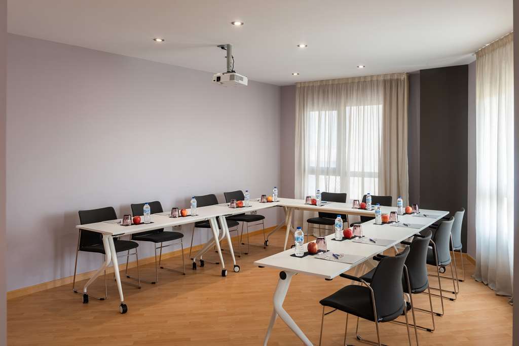 Madrid Airport Suites, Affiliated By Melia Ανέσεις φωτογραφία